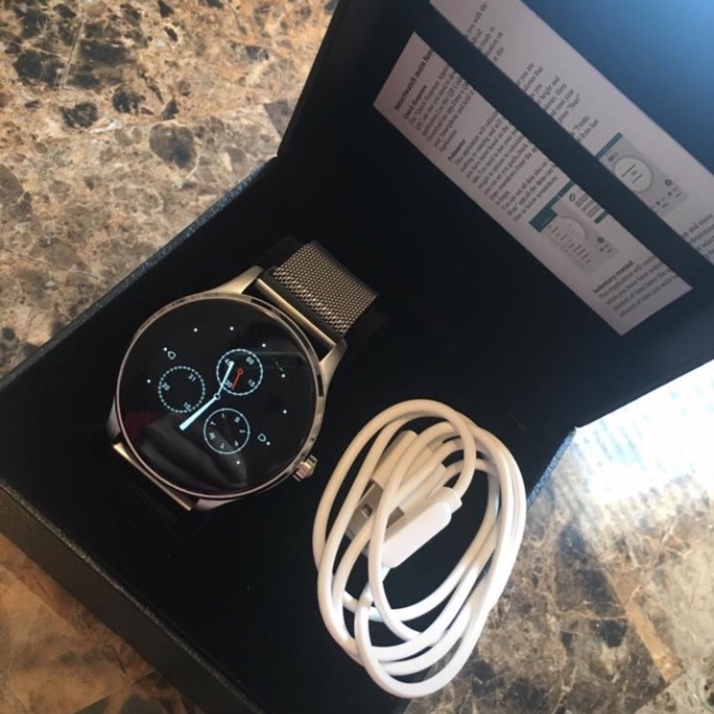 LAST ONE! 🎉 Smart Watch w/ Magnetic Strap